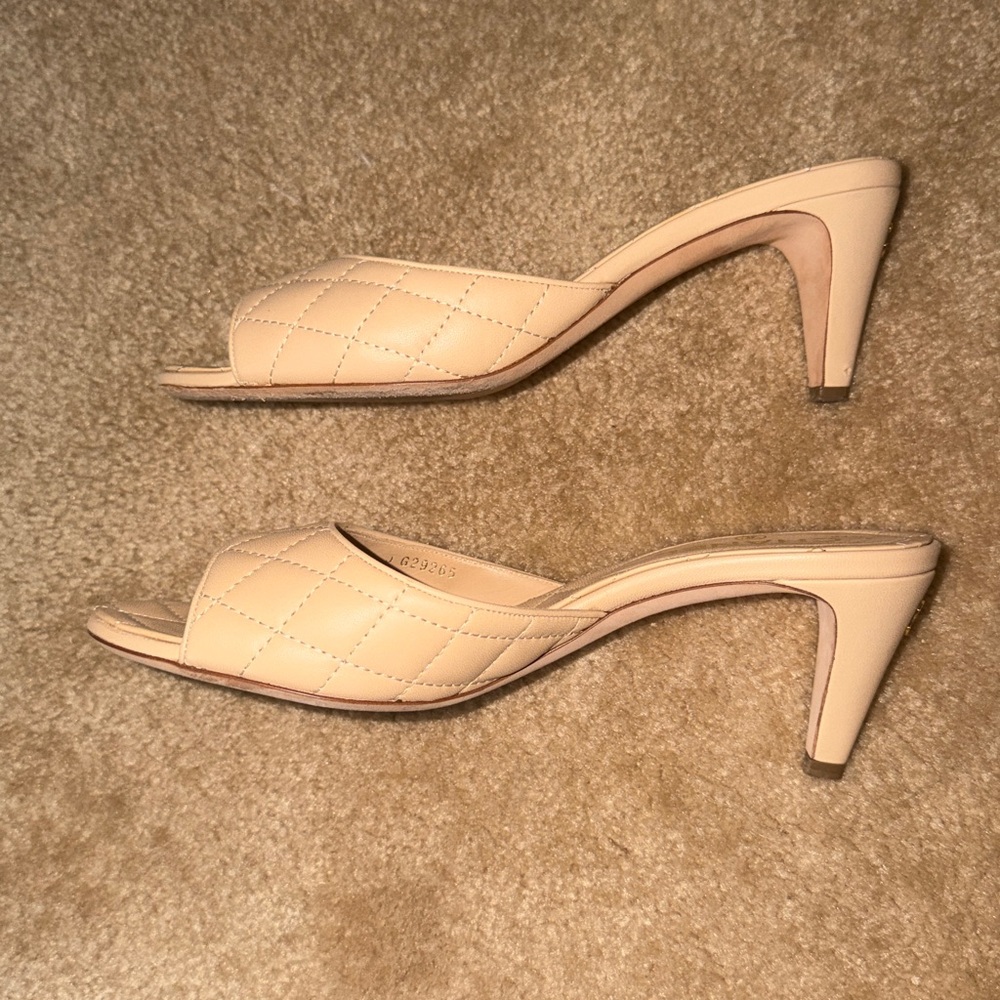 Classic quilted chanel heels nude gold logo cc - Picture 7 of 12